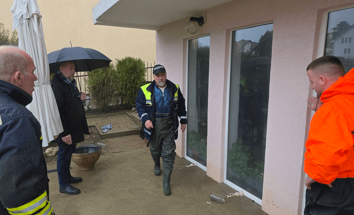 Vërshimet në Skenderaj, Lushtaku thotë se ekipet emergjente janë në terren