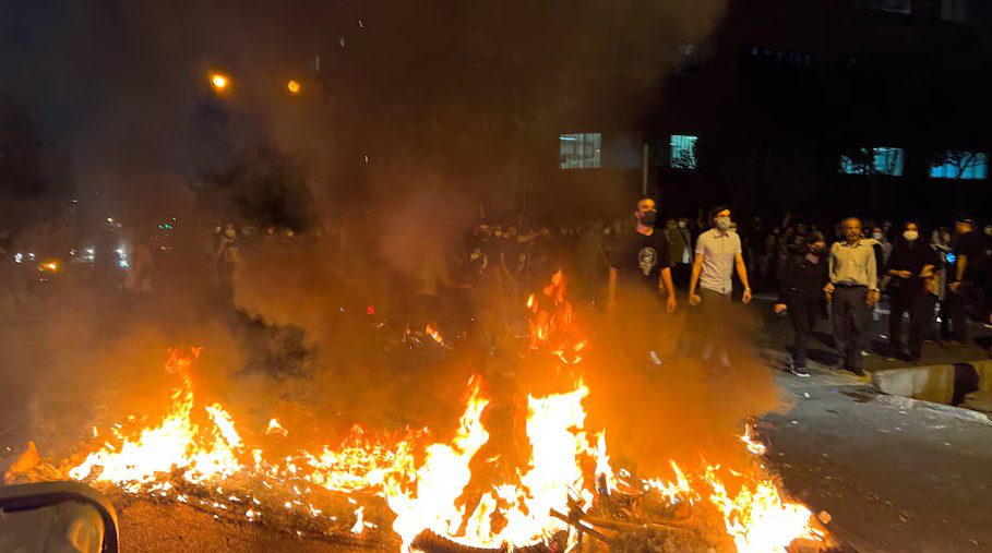 Vazhdon për të katërtën ditë ndërprerja e internetit në Iran