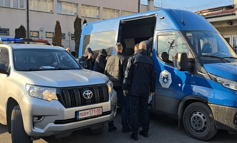 Lirohet komisionerja e PDK-së në Prizren, tha se pati presion nga politikanët