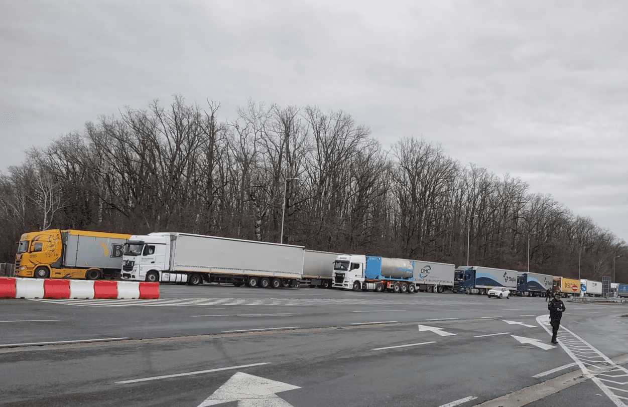 Protestat në rajon bllokojnë eksportin dhe importin në Kosovë, reagon Dhoma e Tregtisë