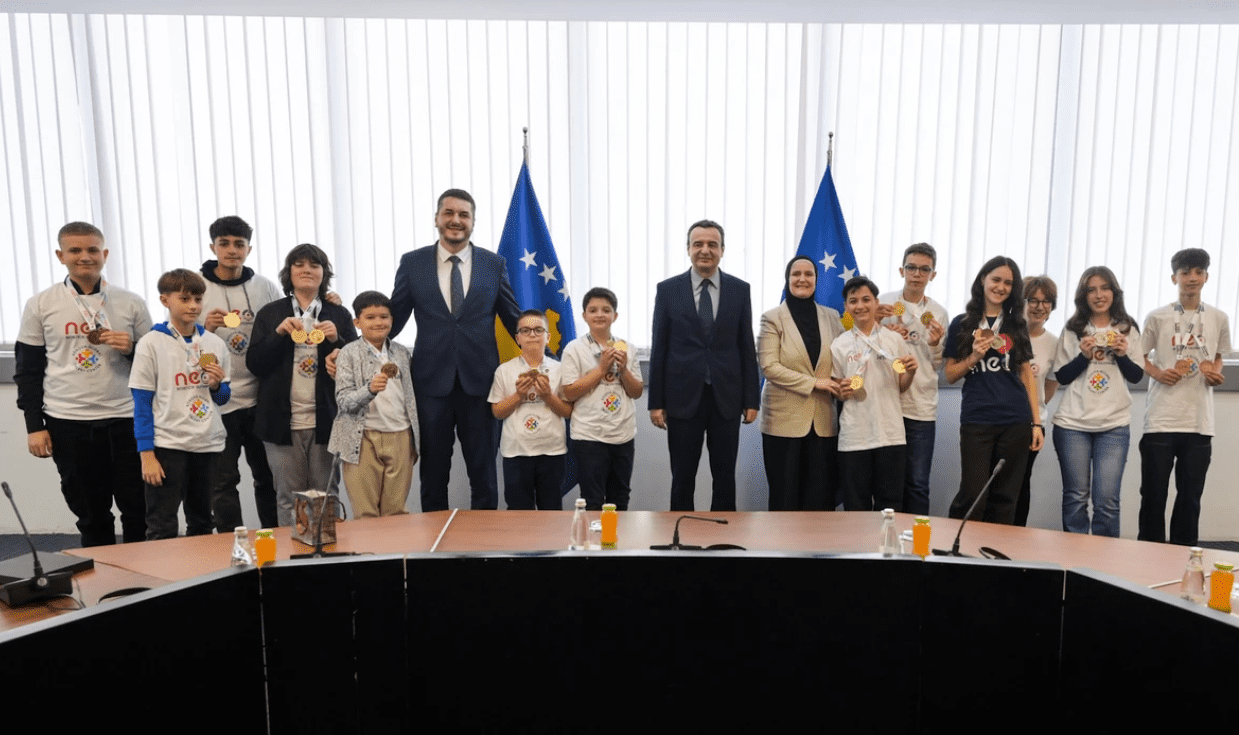 Kurti priti Ekipin e Kosovës që fitoi 16 medalje në Olimpiadën e Shkencës në ShBA