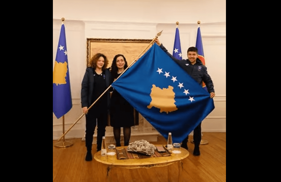 Osmani ia dorëzon flamurin e Kosovës ekipit olimpik: E lartësofshi!