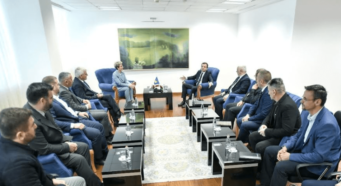 Fondet e Kosovës ndezin përplasje politike mes partive shqiptare në Luginën e Preshevës