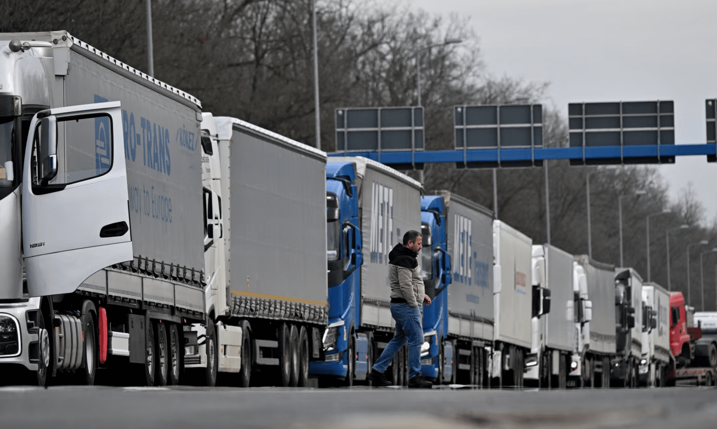 Transportuesit në Mal të Zi i japin fund bllokadës së trafikut të mallrave në kufij