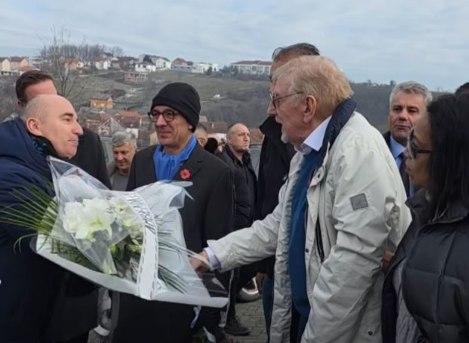 Walker nderon 45 Shqiptarët e Vrarë – Dëshmoi krimin e Masakrës së Reçakut