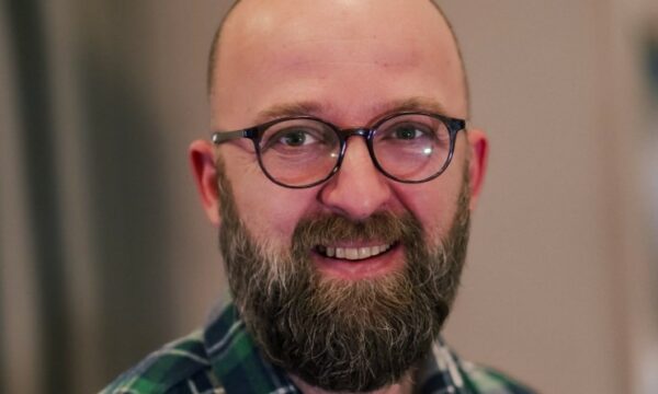 “Me 4 mijë euro shëron autizmin” – Policia aktivizohet për rastin e Arianit Sllamnikut