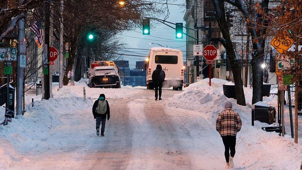 17 të vdekur nga stuhia në ShBA, anulohen më shumë se 10 mijë fluturime