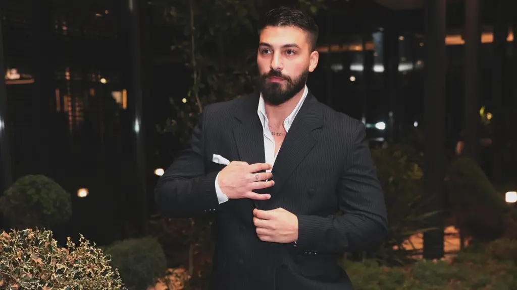 Azemi fshin të gjitha postimet në Instagram pas ditëlindjes së 30-të