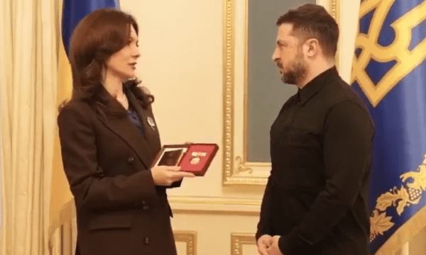 Ministrja Spiropali dekorohet me “Urdhrin e Princeshës Olga, Klasi I” nga presidenti Zelensky në Kiyv