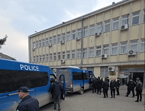 Këta janë kryesuesit e komisioneve për të cilët u kërkua paraburgimi për manipulim me vota në Prizren