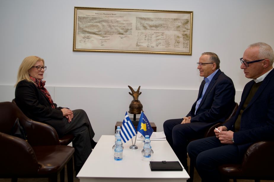 Hamza takohet me Shefen e Zyrës Ndërlidhëse të Greqisë