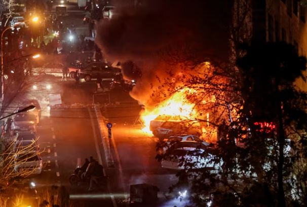 “Të paktën 5 mijë persona kanë humbur jetën nga protestat në Iran”