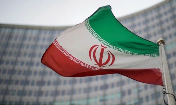 Kërcënimet për ndërhyrje nga SHBA-ja, zv.presidenti iranian: Duhet të përgatitemi për luftë