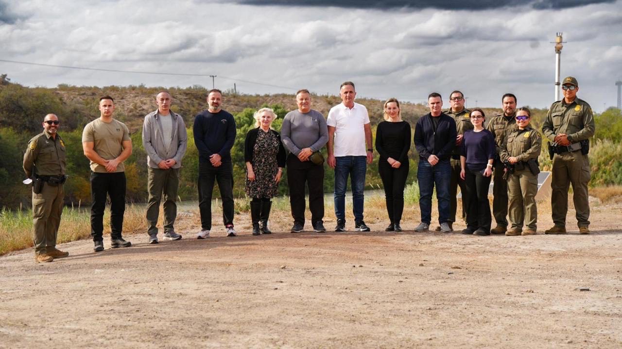Policia e Kosovës me vizitë historike në kufirin SHBA-Meksikë