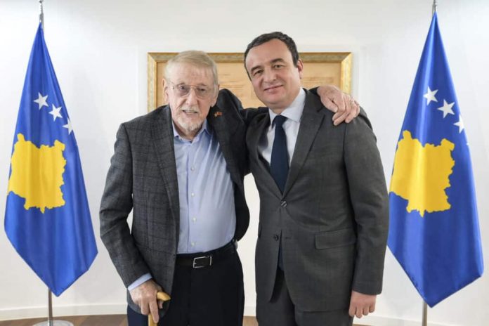 Mungoi në “Flakën e Janarit”, Kurti njofton se bashkëshortja e Walker u dërgua në Emergjencë pas një problemi shëndetësor