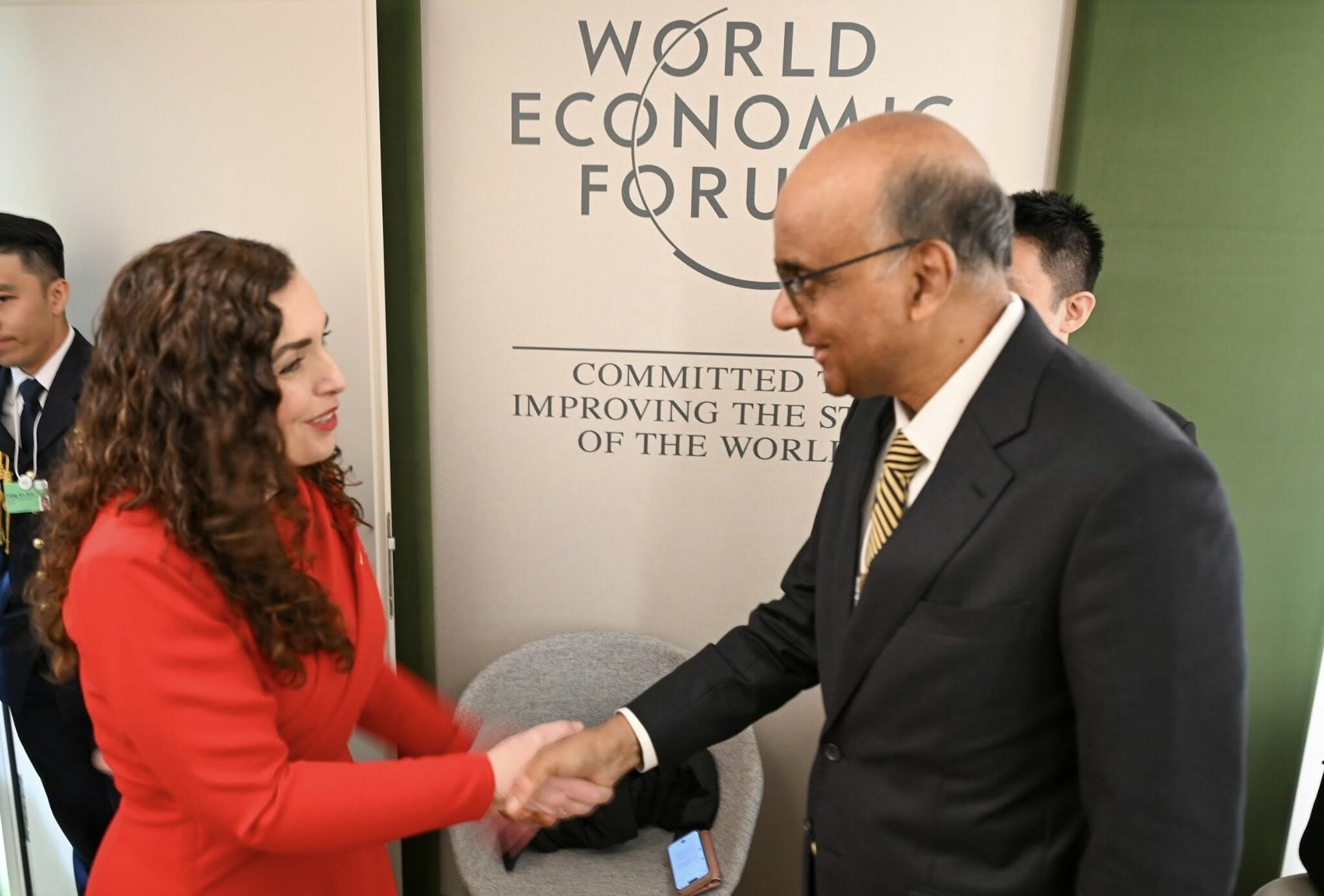 Osmani takohet me presidentin e Singaporit, i kërkon heqjen e vizave edhe për qytetarët e Kosovës