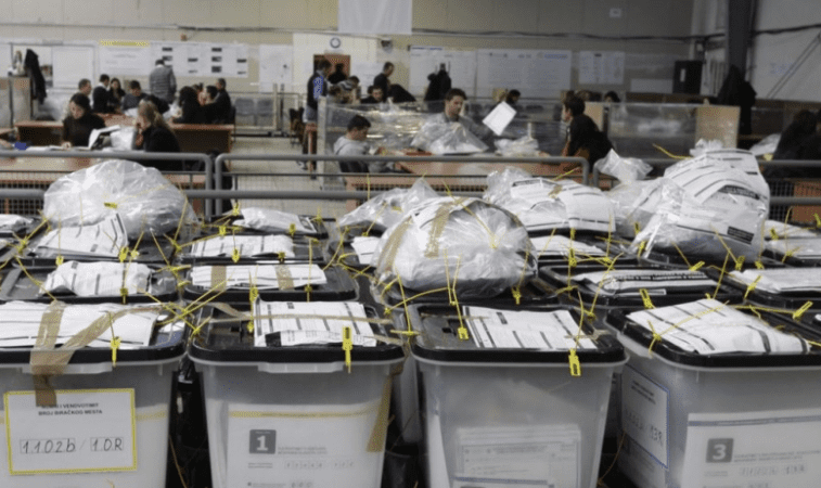 Vazhdon rinumërimi i votave, në QNR shtohet numri i tavolinave