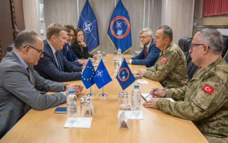 Sorensen takohet edhe komandantin e KFOR-it në vizitën e tij në Prishtinë