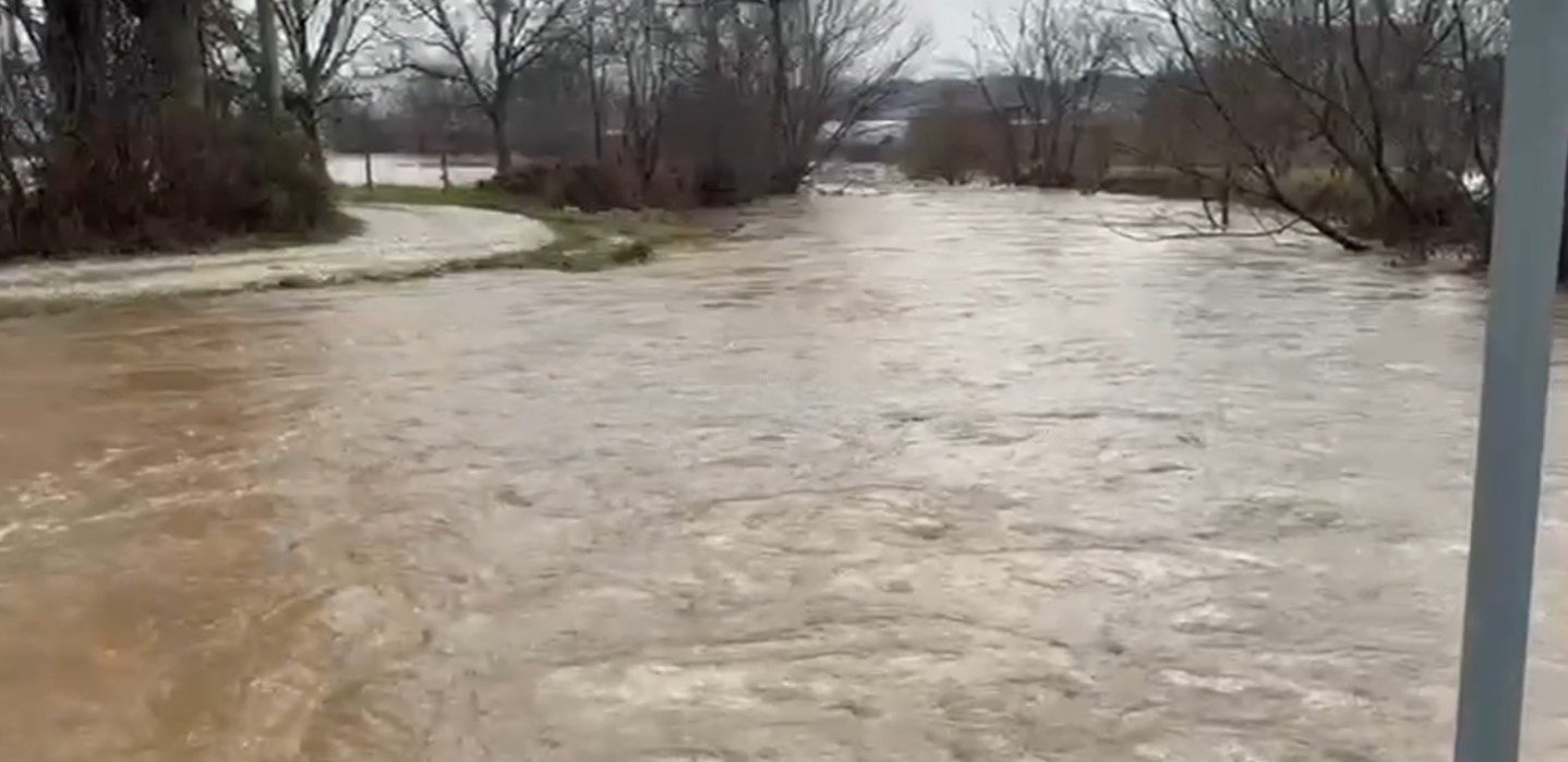 Del nga shtrati lumi Toplluha në Suharekë
