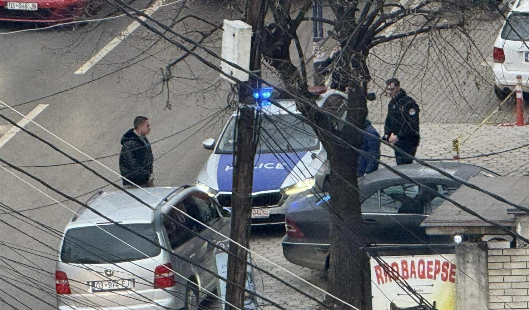 Persona të maskuar grabisin një këmbimore në Pejë, policia jep detaje