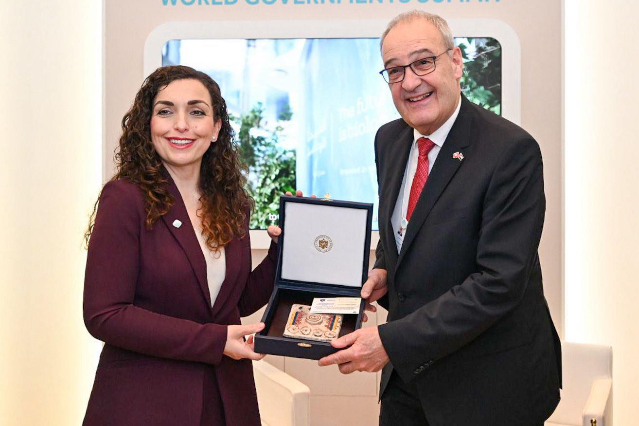 Osmani pas takimit me presidentin zviceran: Mik i madh i Kosovës