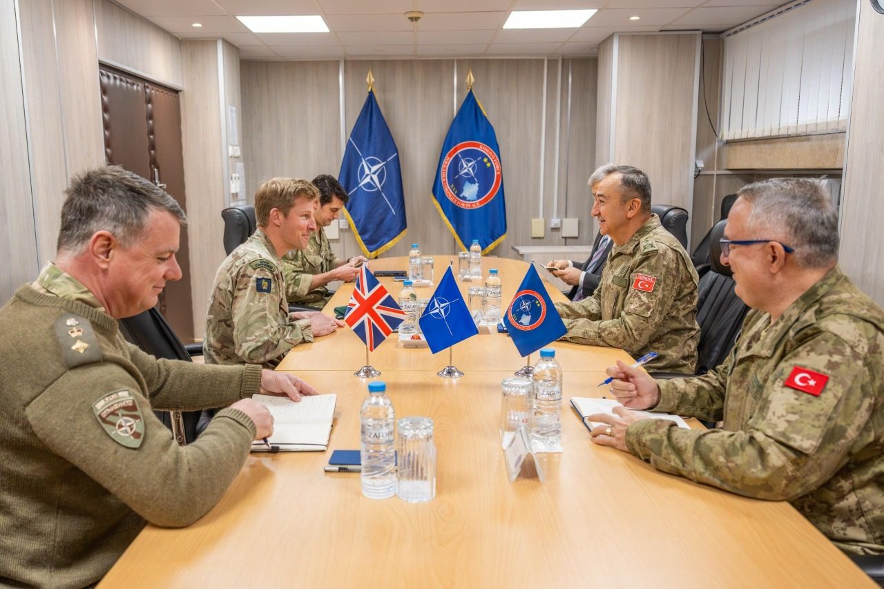 Komandanti i KFOR-it vlerëson kontributin e Britanisë në sigurinë e Kosovës