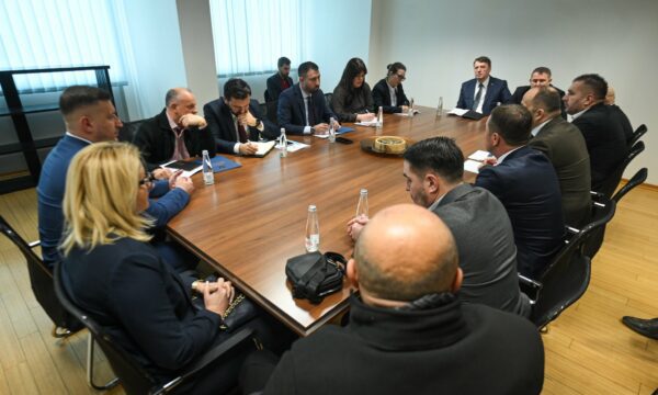 Krasniqi pas takimit me 10 kryetarët nga Lista Srpska: Dëgjova secilin, takimet do të vazhdojnë