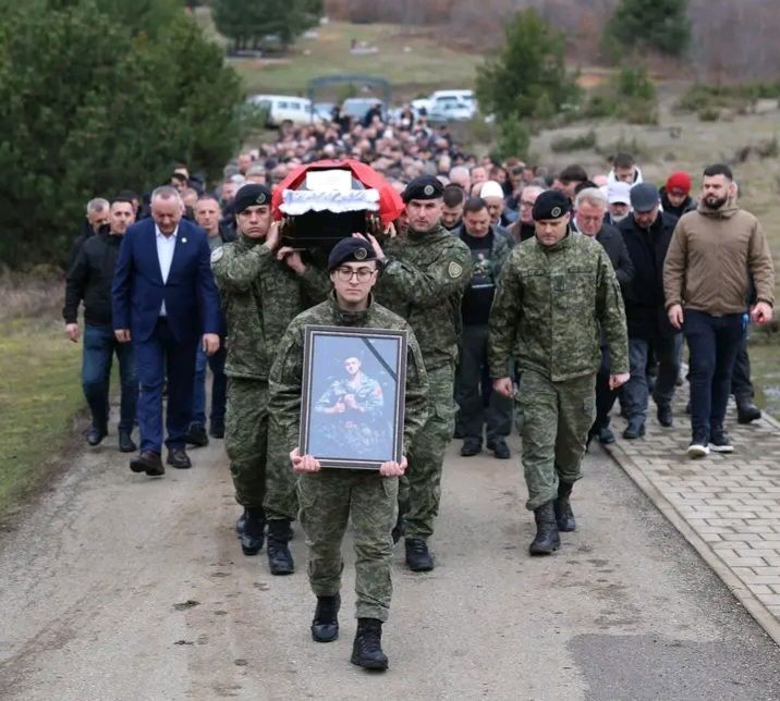 Komisioni për Personat e Zhdukur: Mbetjet mortore të Agron Gjocajt u rivarrosën pas identifikimit përmes ADN-së