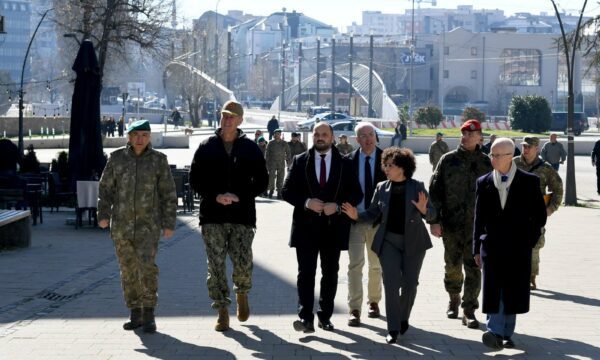 Admirali Amerikan viziton edhe Mitrovicën e Veriut, komuna jep detaje