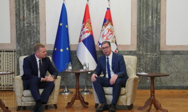 Pas Konjufcës, Sorenseni takohet me Vuçiqin