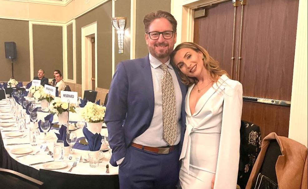 “Djali im rritet me ninulla shqip” – Rrëfehet gruaja e deputetit kanadez që uroi Pavarësinë e Kosovës