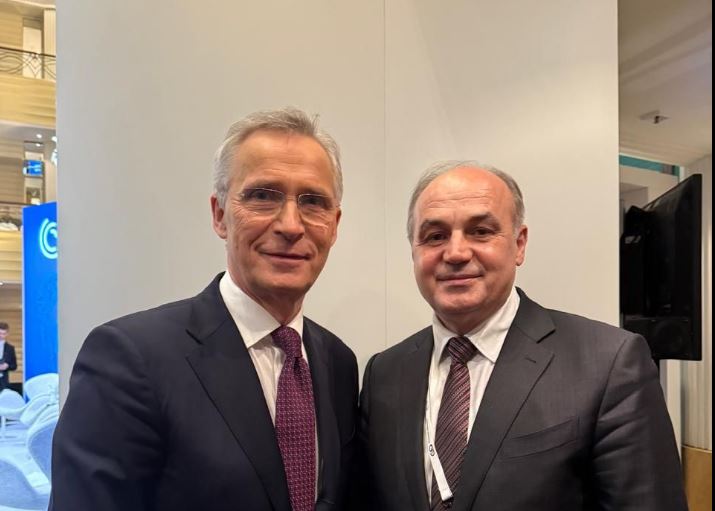 Hoxhaj takon Stoltenberg në Mynih: Bashkëpunimi vazhdon që nga koha e NATO-s