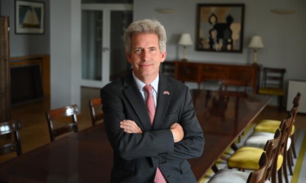 Ambasadori britanik në Beograd: Duam që Kosova ta formojë Asociacionin, por edhe Serbia ka obligime