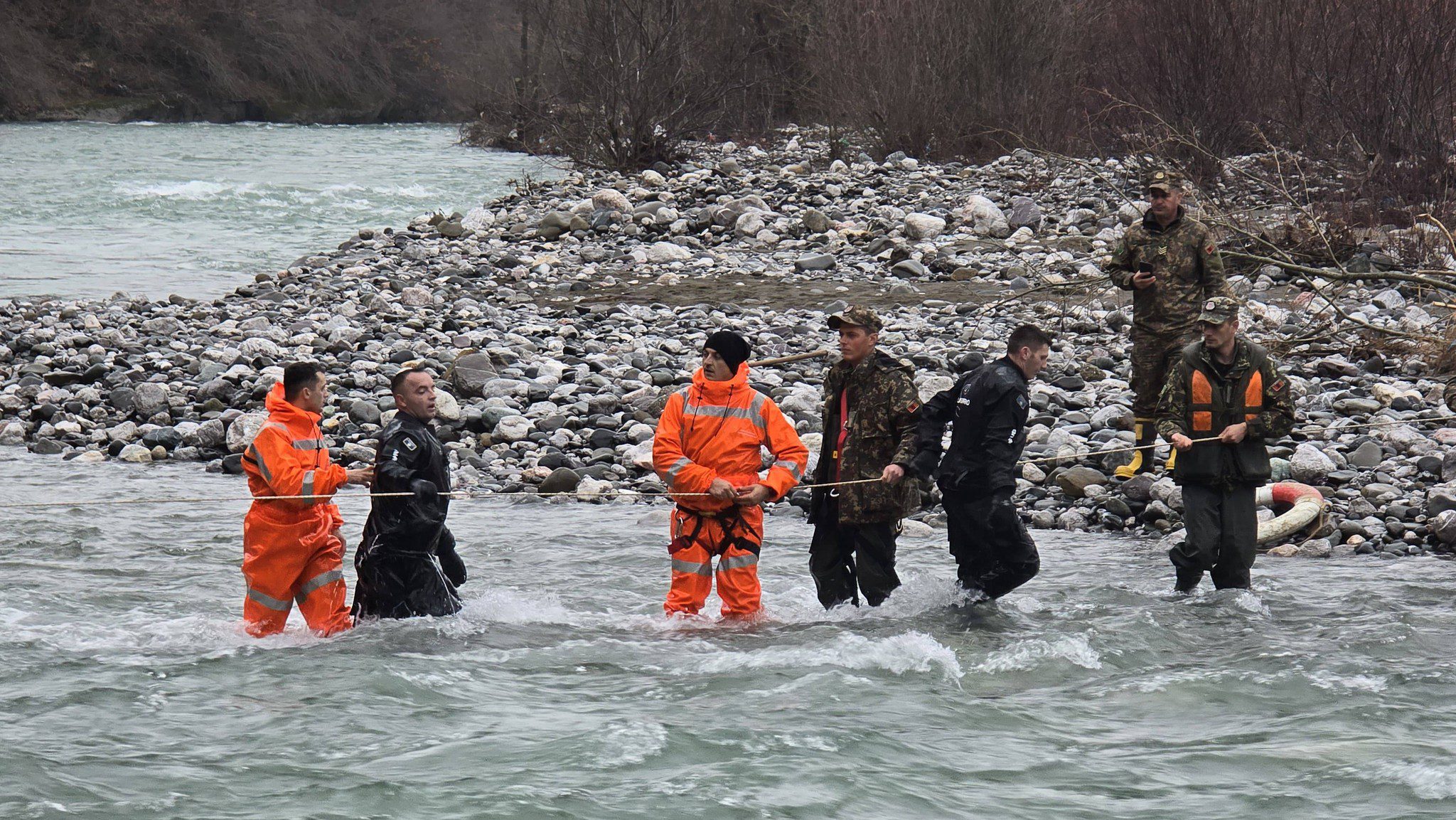 Operacion dhjetëditor: FSK-ja gjen trupin e të riut të zhdukur në lumin Mat