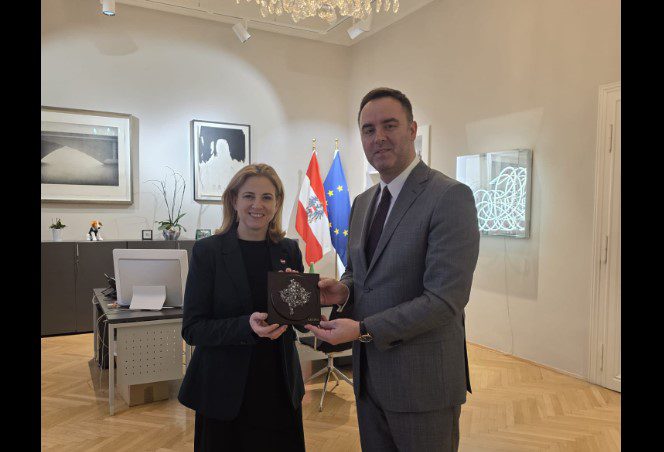 Konjufca takon ministren austriake, temë avancimi i integrimit evropian për Kosovën