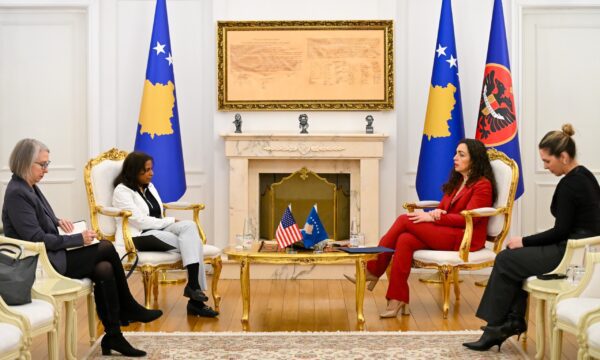 Presidentja Osmani pret në takim Prattipatin