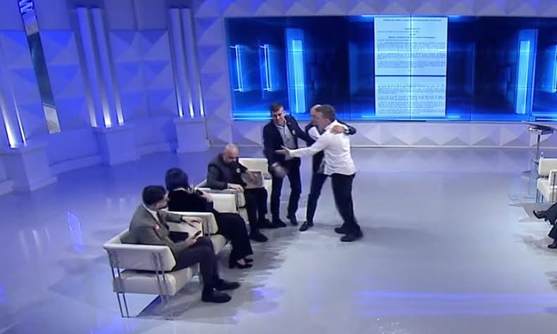 Eskalon debati tek Blendi Feziu – Buzhala i sulet Albatros Rexhajt