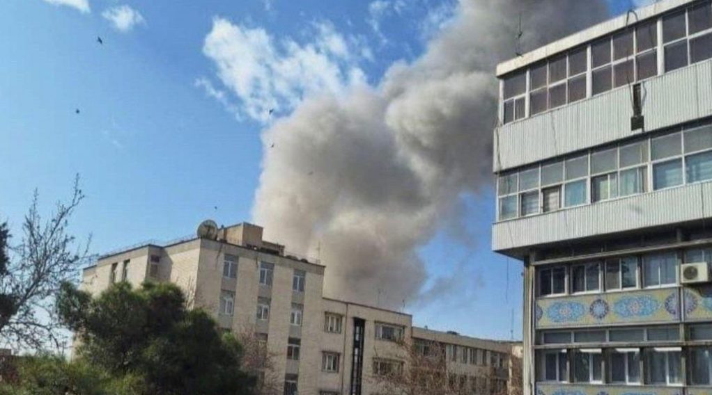 Izraeli sulmon Iranin në koordinim me SHBA-në, shpall gjendje të jashtëzakonshme