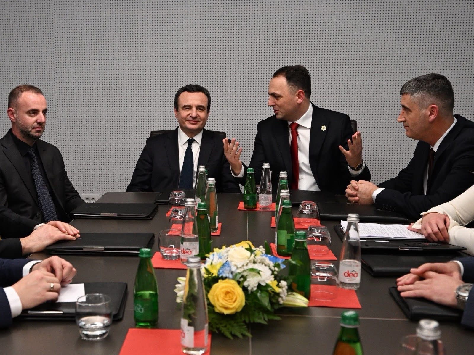 Kurti viziton AKI-në në 18-vjetorin e Pavarësisë, përuron objekt modern dhe ndan certifikata për zyrtarët e rinj