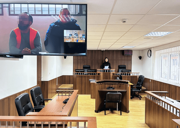 Mitrovicasi dënohet me dy vjet burgim, kanosi gruan dhe vajzën nën ndikimin e alkoolit