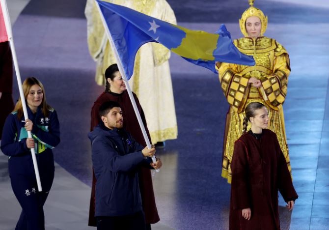 Mbyllen Lojërat Olimpike Dimërore – Flamuri i Kosovës valëvitet nga skitari Drin Kokaj