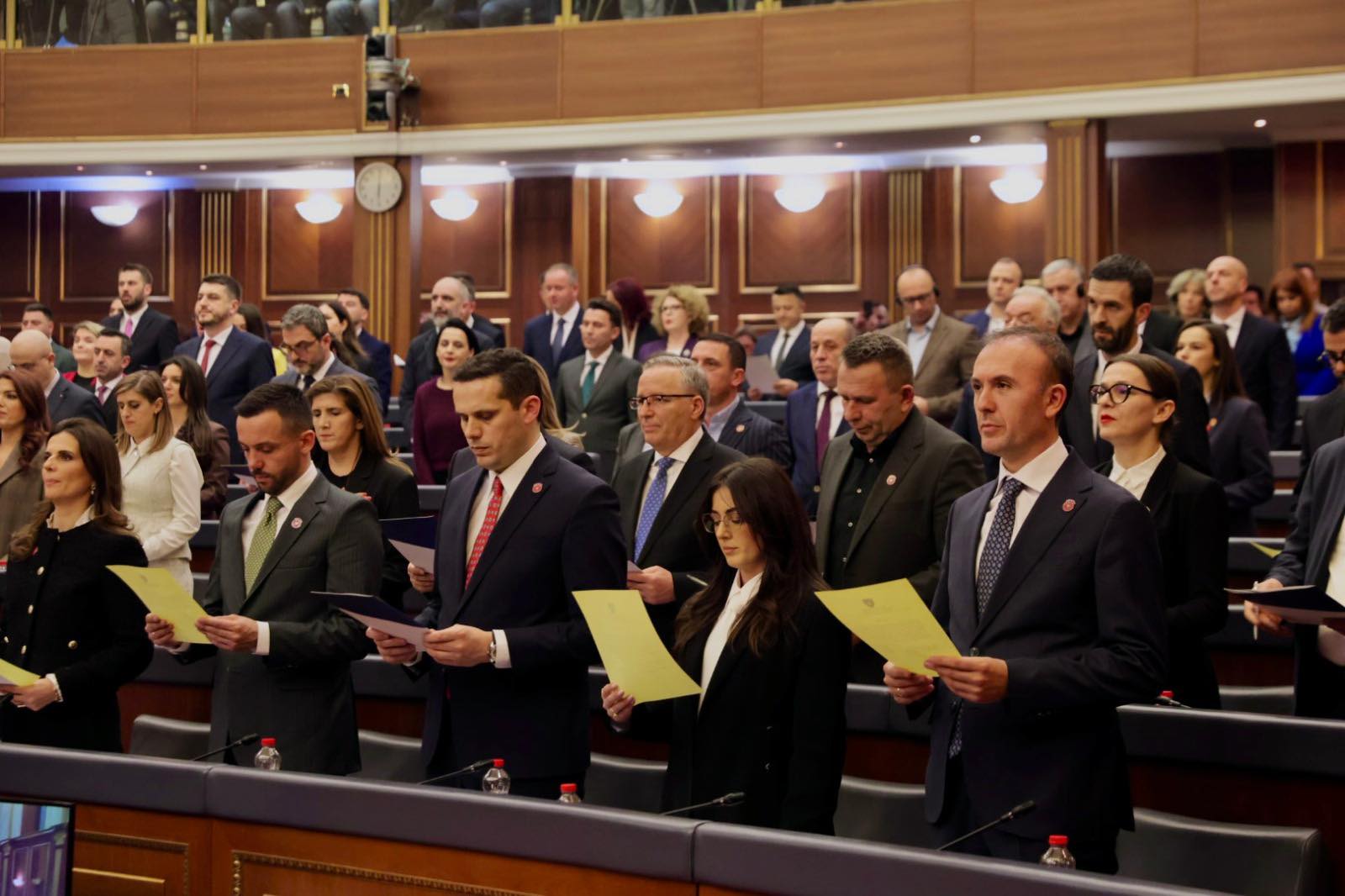 Arian Tahiri caktohet shef i Grupit Parlamentar të PDK-së, Blerta Deliu zëvendëse e tij