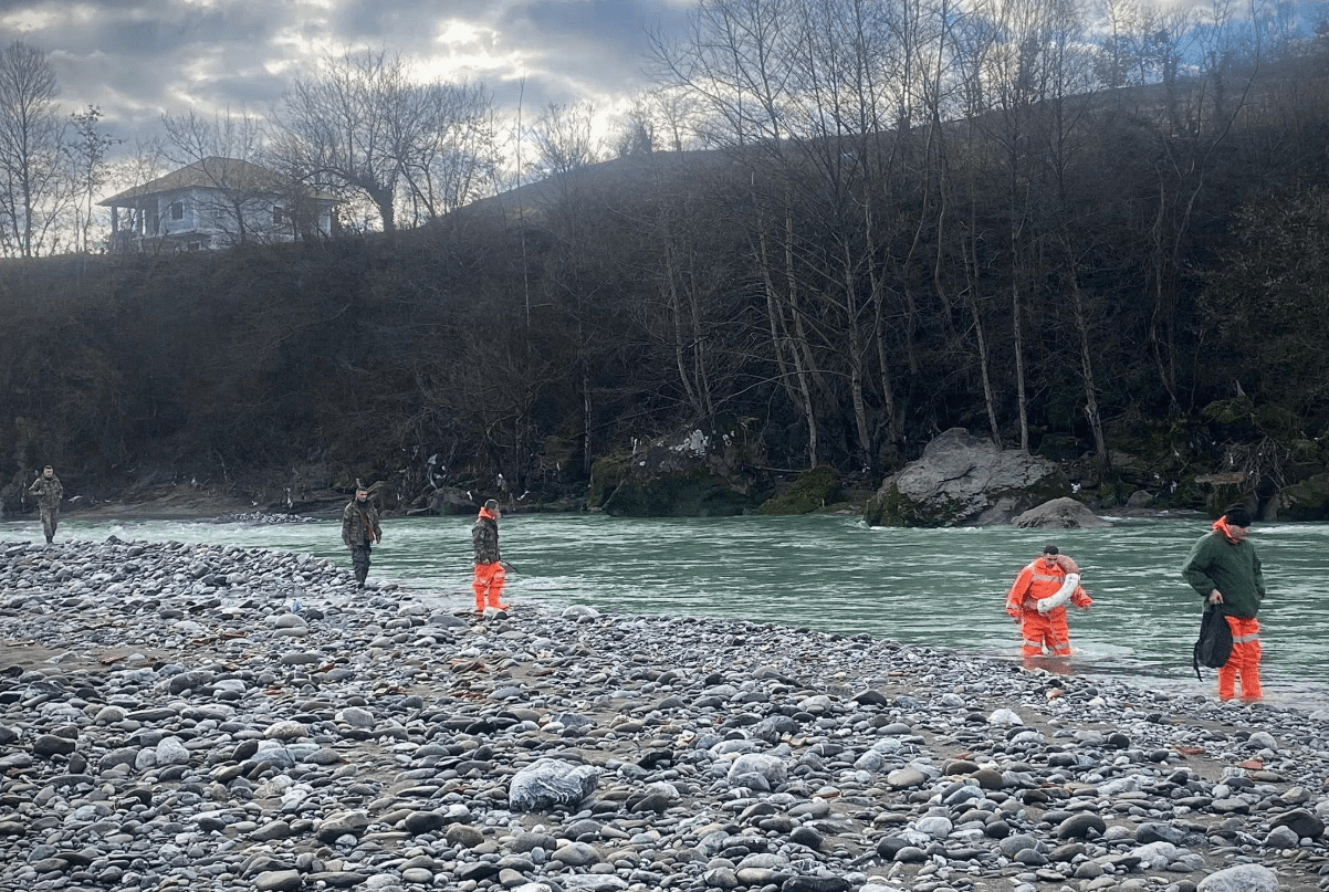 Ende po vazhdojnë kërkimet për të riun që u zhduk në lumin Mat