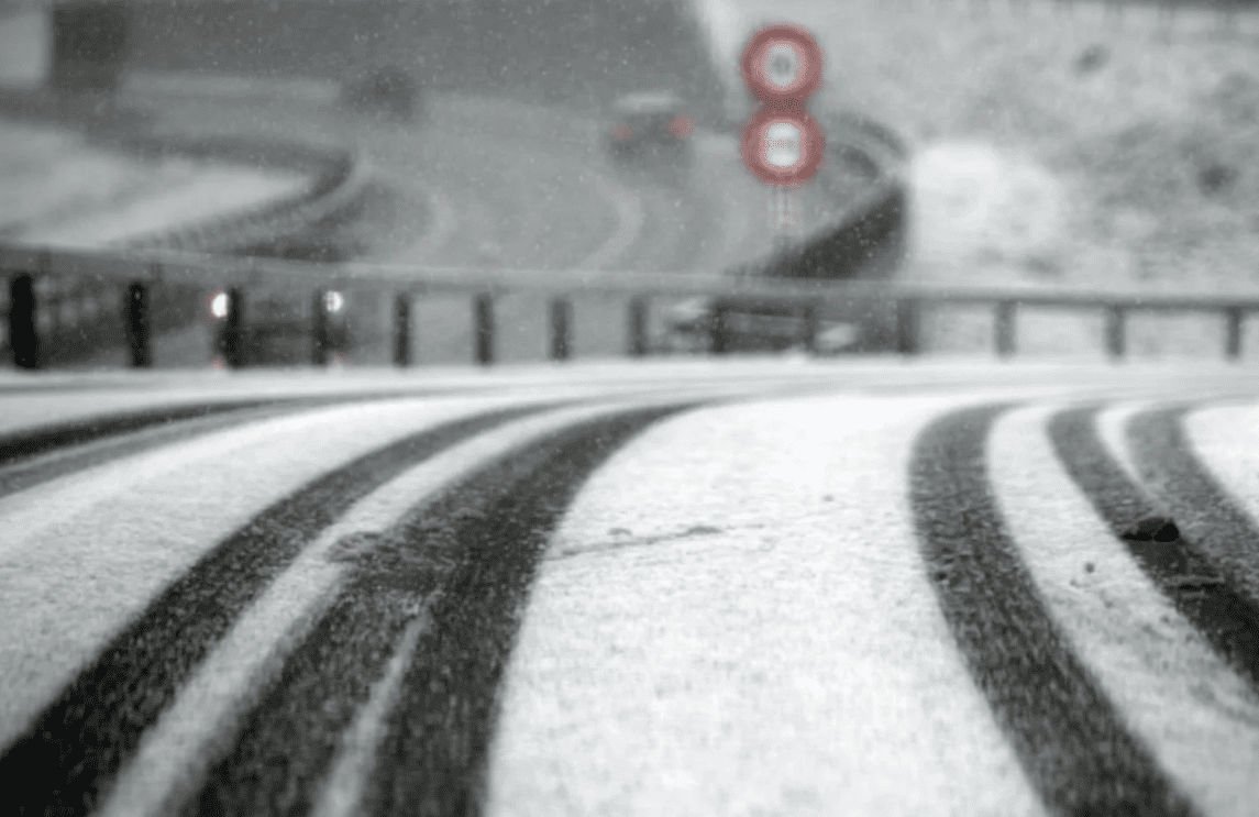 Bora dhe ngricat, policia apelon për kujdes në trafik