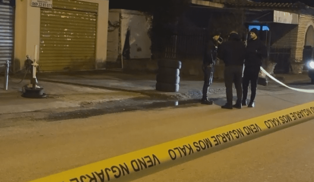 Tentuan ta vrisnin një 21-vjeçar në Lezhë derisa po qethej – e qëlluan berberin