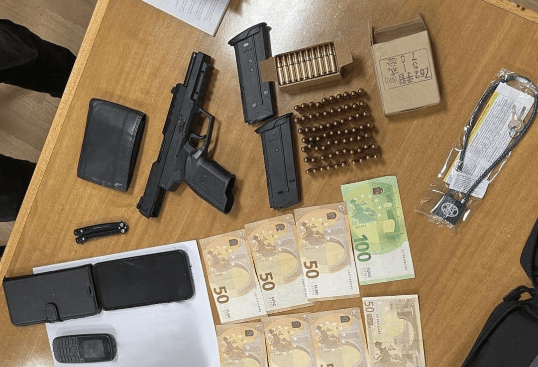 Armë zjarri dhe municion, u gjetën në një veturë në pikëkalimin Qafë Prush