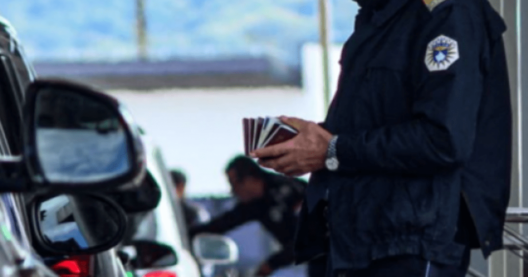 Polici i kërkoi ryshfet e qytetari pranoi, ngritet aktakuzë ndaj të dyve