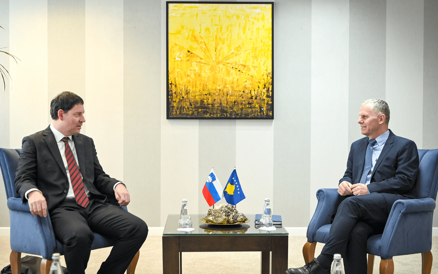 Bislimi flet me emisarin slloven për Qeverinë e re dhe marrëveshjet ndërkombëtare