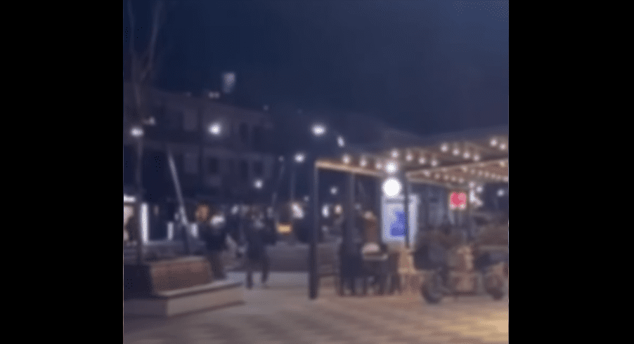 Dalin pamjet nga përleshja mes të rinjve në Lipjan, ku dy mbetën të lënduar