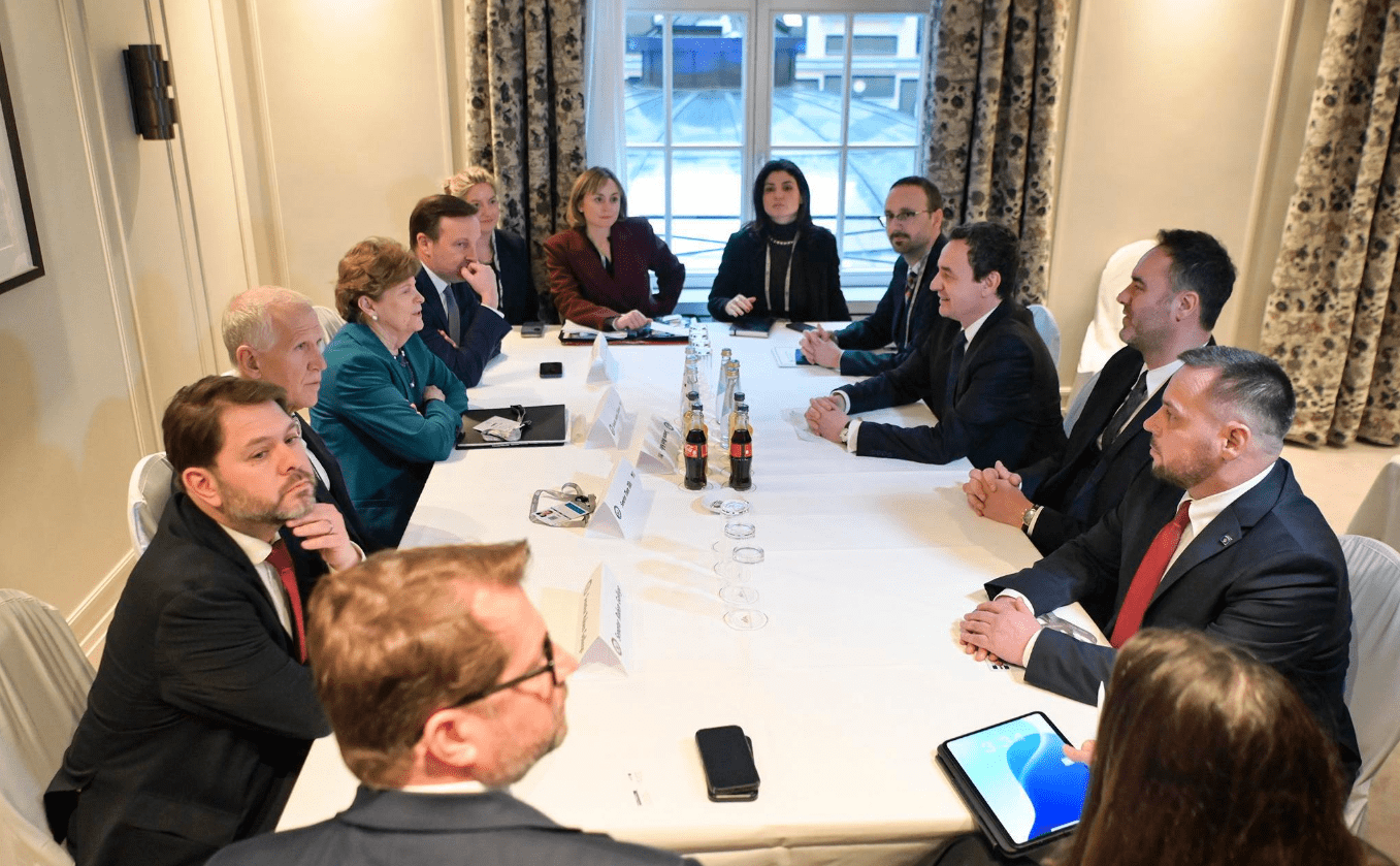 Konjufca në rolin e kryediplomaitt, vizitën e parë e bën në Mynih